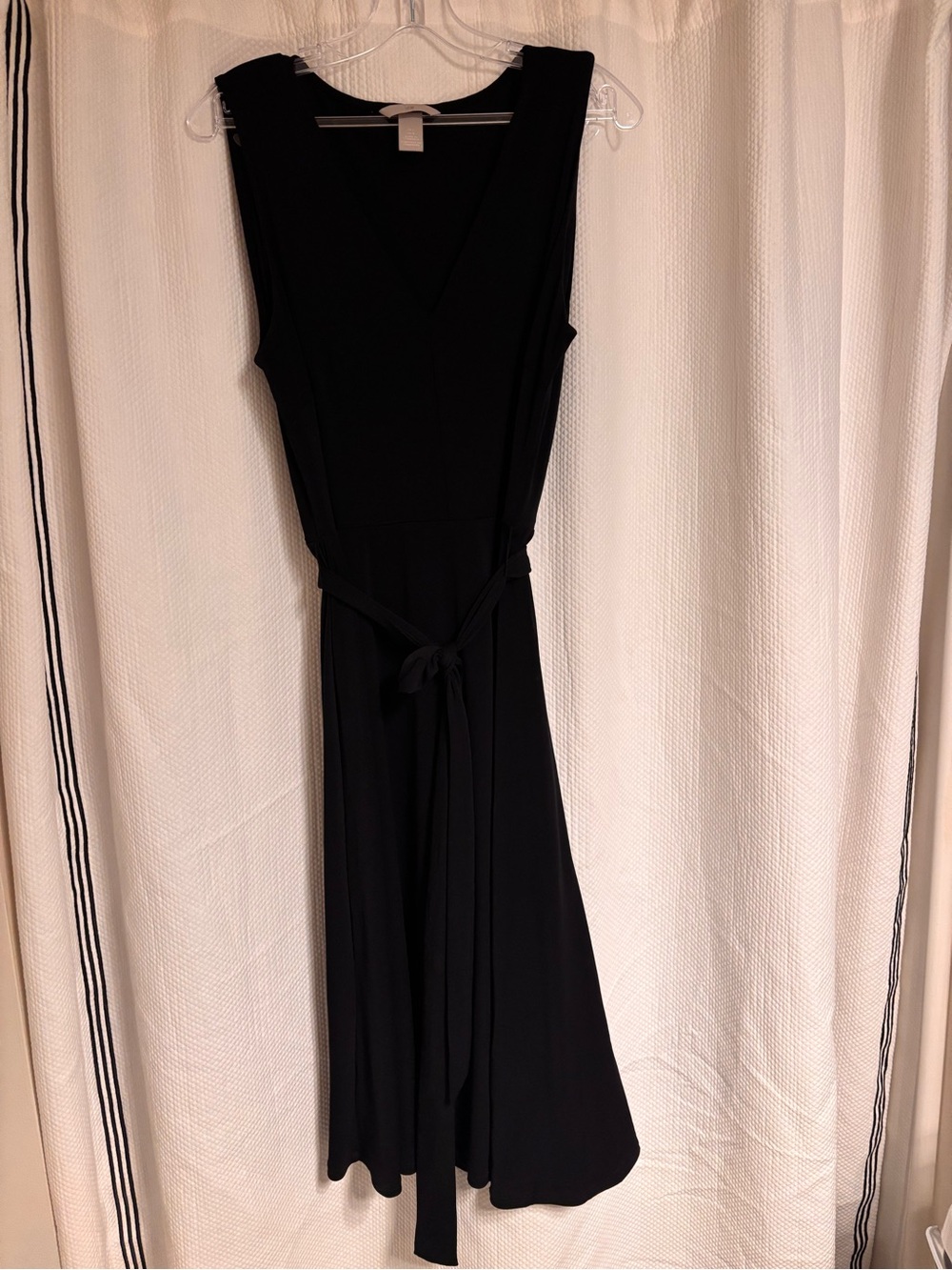 H&M Classic V-Neck Black Sleeveless Dress with Waist Tie